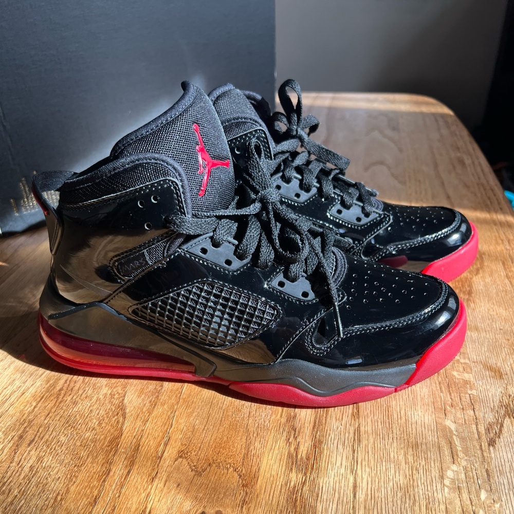 Jordan Mars 270 gs Black/gym red patent leather